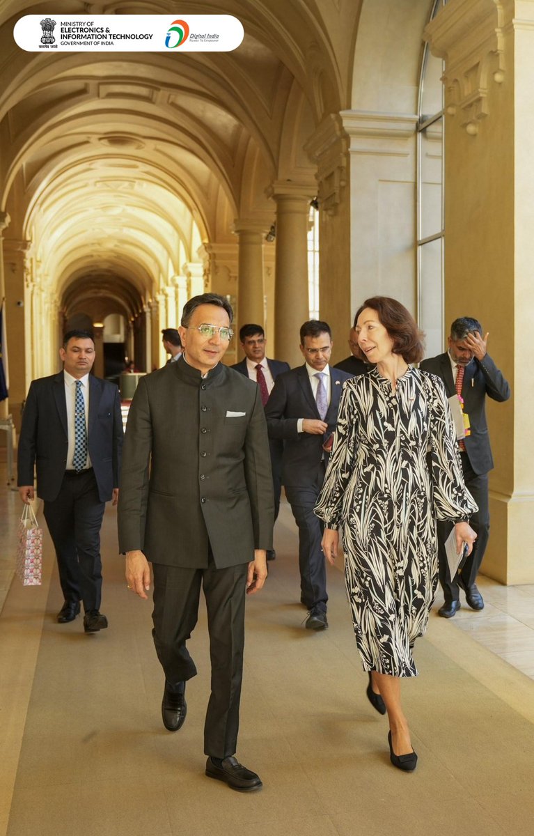 GoI_MeitY's tweet image. Hon'ble Minister of State for MeitY, Commerce and Industry, Shri @JitinPrasada, met with Ms. Marie Chatardová from the Czech Republic to strengthen our global tech ties. 

#DigitalIndia #IndiaAI
@MarieChatardova @PMOIndia @AshwiniVaishnaw