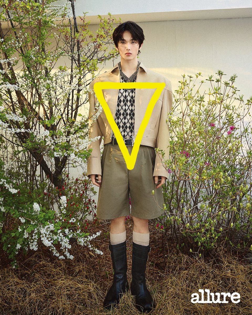 Obsessed with Jisung's inverted triangle body structure 🫠🥹

Broad shoulder and tiny waist 💯 

#지성 #JISUNG #NCTDREAM