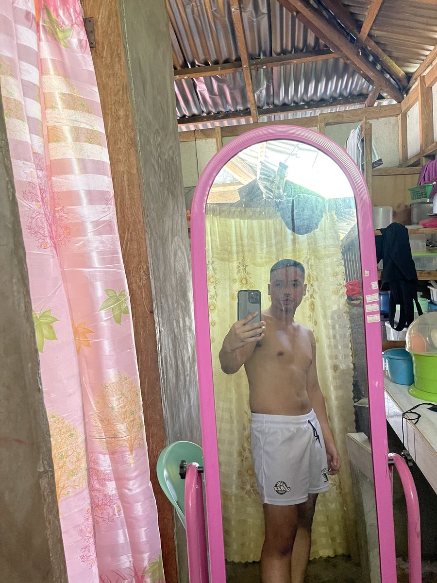 brayl30's tweet photo. Pa linis nalang ako ng salamin pre😜🤣

TG: zeu01 https://t.co/74Vg5EtYGu