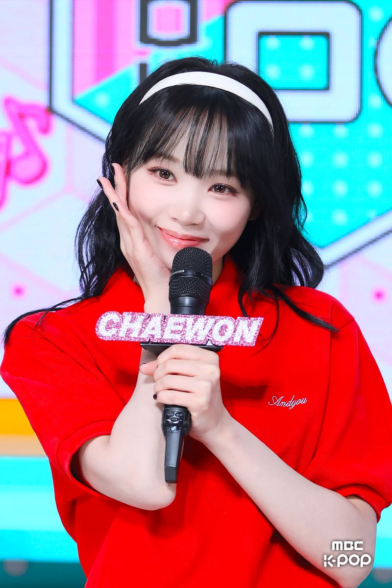MBC_entertain's tweet photo. 🍔음중버거 미모의 알바생 3인방 출근 완료🍟

손님: 주문이요❌ 감탄이요⭕
이 집… 비주얼로 장사합니다..😇

오늘은 매출 CELEBRATION🎉

#쇼음악중심 내일 3:20 PM에 만나요✨

260425 #쇼음악중심 #음중 #규빈 #TWS #도훈 #LE_SSERAFIM #김채원
@tws_pledis @AND2BLE @le_sserafim https://t.co/OgLaaigaph