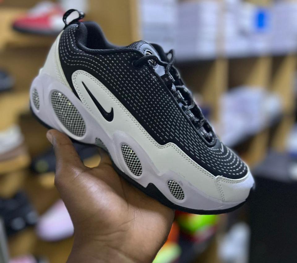 Dexlis254's tweet photo. Step out in style with Nocta Glide 🔥
Top-tier quality, clean finish, built for everyday drip.
💧 Blue Black | White Blue | Black White
📏 Sizes: 37–45
💰 Ksh 4000
Limited stock — DM to order 🚀
#Kemsa #PaulMuite #LooterHatosheki #DongoKunduSEZ #StaySafu #Kingpin https://t.co/lgVUIn7wrO