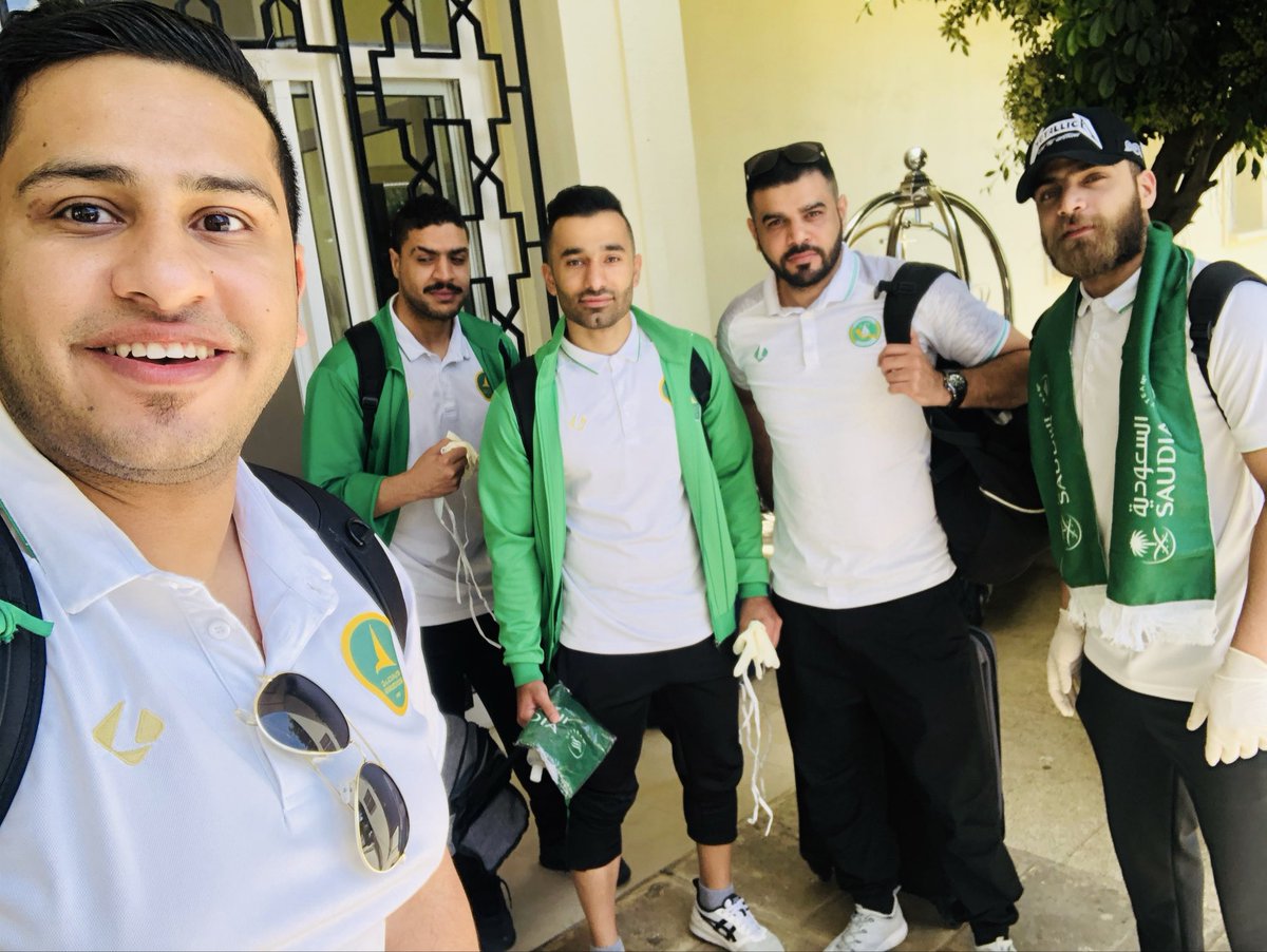 MUJTABA2020's tweet photo. @Khaleejclub كفيت و وفيت ياكابتنووه 
منصور ضحى با اشياء كثير في بيته وشغله وفي سبيل اسعد الجمهور السيهاتي العاشق …

منصور كم مره اعتزل ورجع عشان الفريق وجمهوره وصبر سنين طويله وعندما جاء العوض من رب العالمين الله اكرمه ان ايكون اكثر كابتنوووه تحقيق للقاب برقم كبير 🏆🏆🏆@Man3sour https://t.co/1Q2TuwV3ML