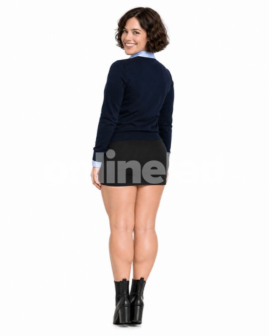 onlinelad's tweet image. A little sharper. A little more playful.

Annie doesn’t just show up… she shifts the tone of the room.

Set 2 of 2. Which look wins?

Link in bio.

#onlinelad #style #confidence
