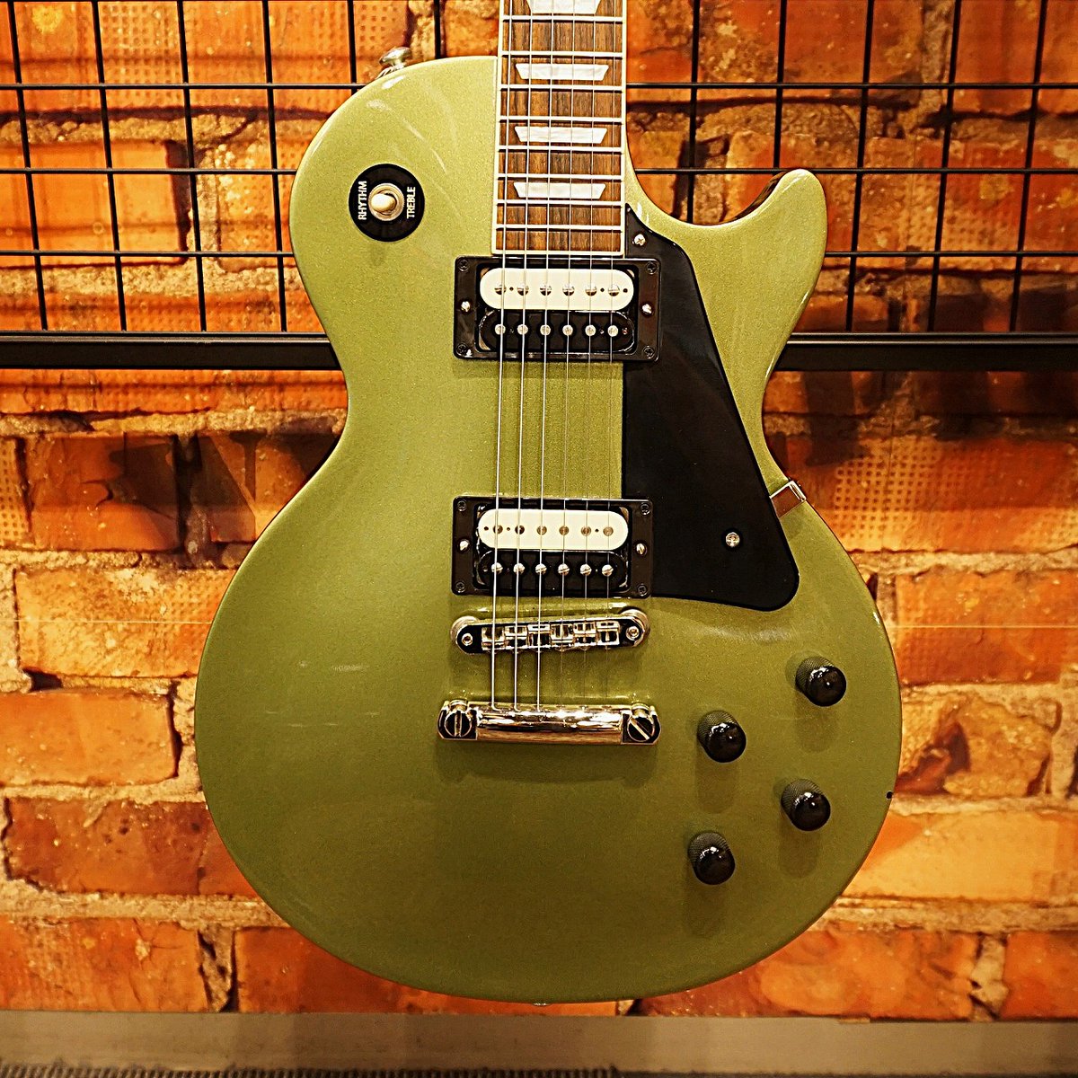 GCLUB_TOKYO's tweet image. ギブソン MODコレクション !
世界で”1本限り”の超希少なレスポールです!!
Gibson【MOD Collection】 Les Paul Studio Avocado Gold Mist #227040371 [3.64kg]
shop.kurosawagakki.com/items/2945514
#lespaul #lespaulstudio #guitar #ギター #gibson #ギブソン  #激レア #gibsonmod  #ochanomizu  #gclubtokyo