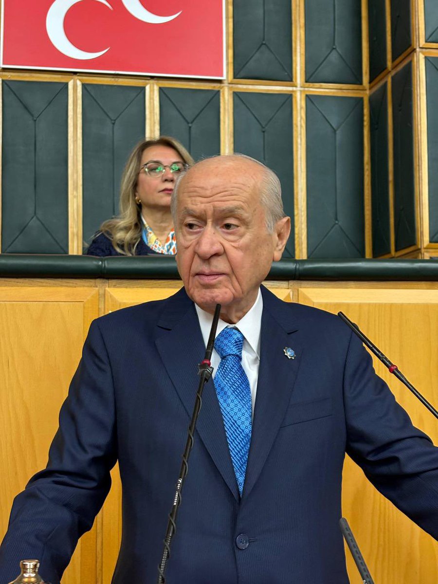 Şehitlerimizin aziz hatıraları üzerine yükselen Türk-İslam davası, Milliyetçi Hareket Partisiyle birlikte Türk milletinin yüreğinde kökleşmiş, istikbalinde mevzilenmiştir.

Milliyetçi Hareket Partisi, Türk milliyetçiliğinin siyasetteki yegâne kalesidir.

Milliyetçi Hareket