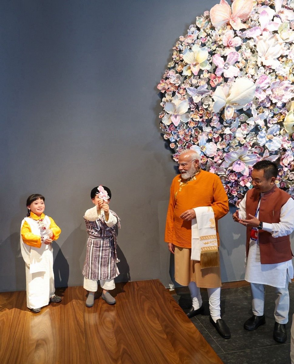 Narendra Modi tweet media