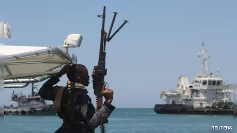 InsightsofWave's tweet image. 🚨 A cargo vessel has been hijacked near the Somali coast, just 6 nautical miles off Garacad, according to United Kingdom Maritime Trade Ops

-Ship identified as MV Sward, now under pirate control
-Crew: 15 (2 Indians, 13 Syrians)
-Vessel was en route from Suez to Mombasa
#hijack