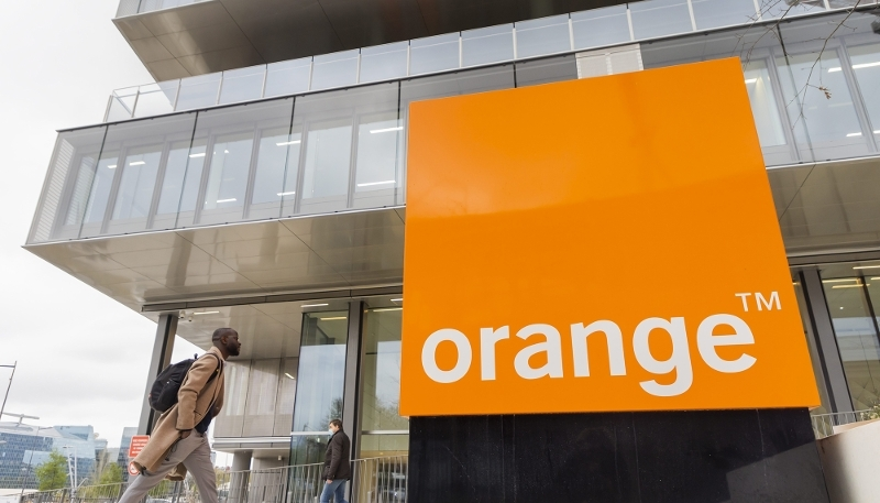 anael_tw's tweet image. 🔐 #Orange va fermer sa dernière filiale de services audiovisuels, Orange Prestations TV, et présenter un plan de reclassement pour la quarantaine de salariés concernés par l'arrêt de l'activité technique de son pôle de contenu.
🔗 lalettre.fr/fr/entreprises…