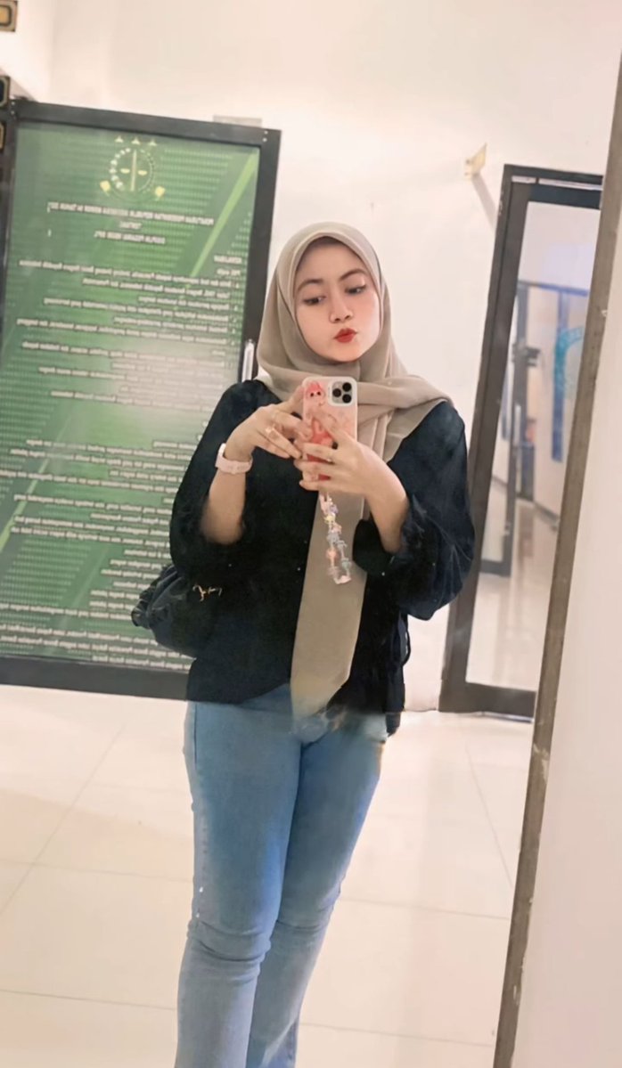 Dera Revalina tweet media