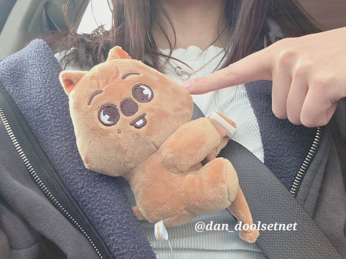 고민하다가 샀는데 안전벨트에 달았더니 꽤나 귀엽다