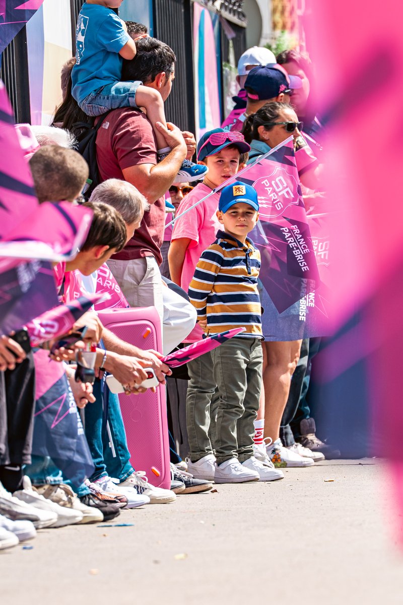 SFParisRugby's tweet photo. Une victoire en 𝗳𝗮𝗺𝗶𝗹𝗹𝗲 🩷

Votre soutien a fait la différence samedi et il nous portera jusqu’au bout 🫵

Prochain RDV à Jean Bouin dans 2 semaines face à Lyon 🔥

🎟️ https://t.co/9ldIHdibhP https://t.co/RivVjbezU6