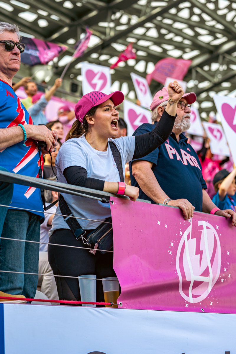 SFParisRugby's tweet photo. Une victoire en 𝗳𝗮𝗺𝗶𝗹𝗹𝗲 🩷

Votre soutien a fait la différence samedi et il nous portera jusqu’au bout 🫵

Prochain RDV à Jean Bouin dans 2 semaines face à Lyon 🔥

🎟️ https://t.co/9ldIHdibhP https://t.co/RivVjbezU6