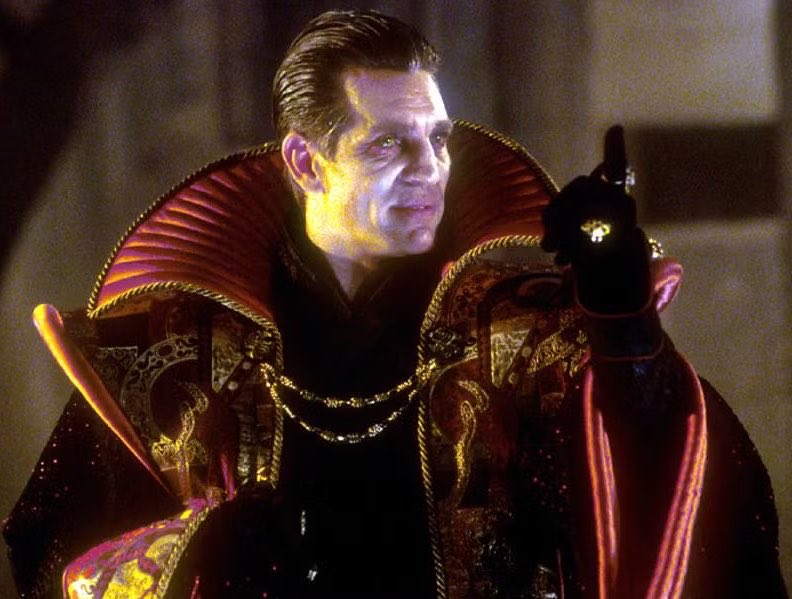 Erdenetkulkanfc's tweet image. It’s kind of sad that we’ve only seen the Fourth Doctor and Roberts!Master in Gallifreyan robes in the show so far. I wish we could see every Doctor and every Master wearing them at least once #DoctorWho