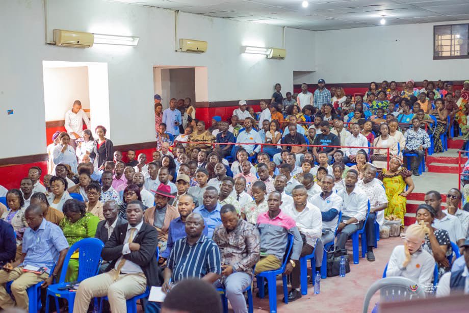 Ronaldo_Mayumbu's tweet image. #Kisangani Mobilisée!
+400 jeunes mobilisés autour du programme présidentiel “Debout Jeunes Congolais”
Une jeunesse engagée, prête à passer à l’action.
#Emploi&amp;amp;Entrepreneuriat @fatshi13 @SuminwaJudith #KalumbaJustin @GraceKutino #DG #GodefroyKizaba @anadecrdc1 @EbambiKatalayi 1/3