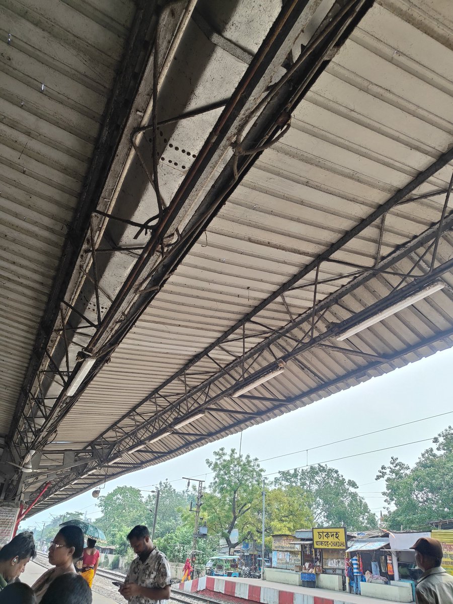 dipu_says's tweet photo. Very few fans available @ chakdaha CDH station, People are suffering from heat wave,hot in this summer time.plz Take action and be sure all fans are in operation fully. 
@EasternRailway @RailwaySeva https://t.co/hYv9Mwxa5R