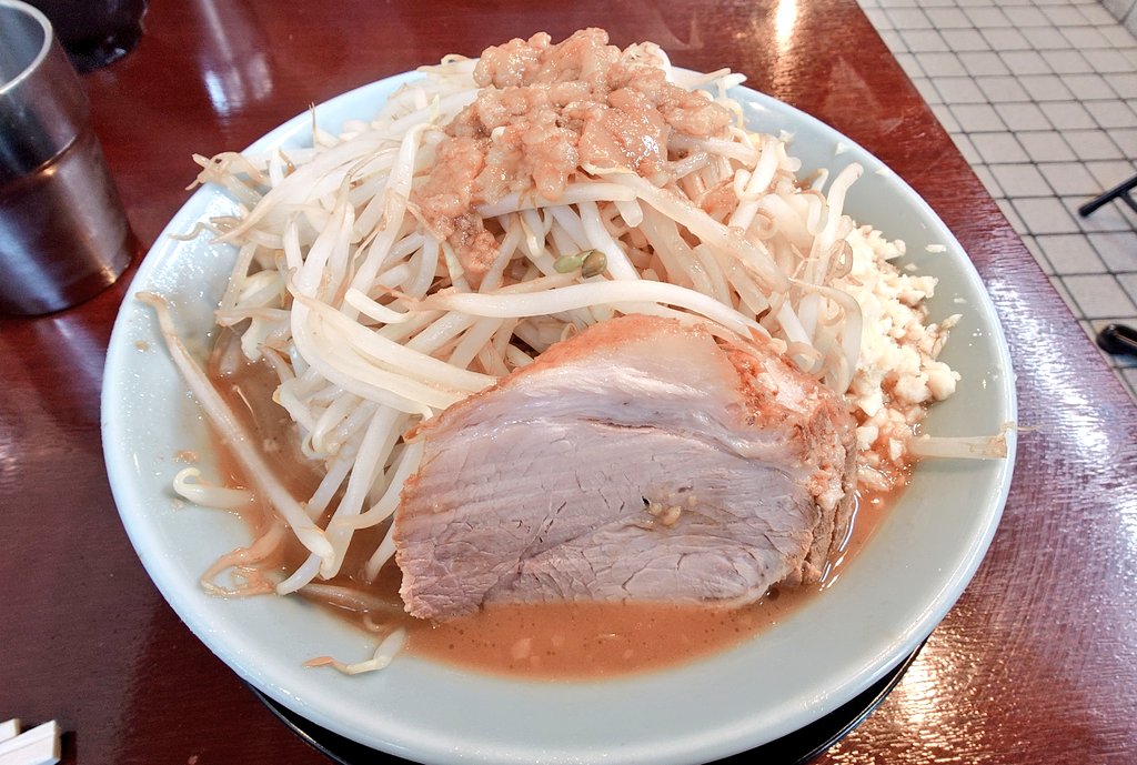 mczkanakomcz's tweet photo. 俺の生きる道郡山店に旦那と食べにきました‼️
麺は少なめにして、あとは全てマシにしました✨ https://t.co/zvc2aYVrn2