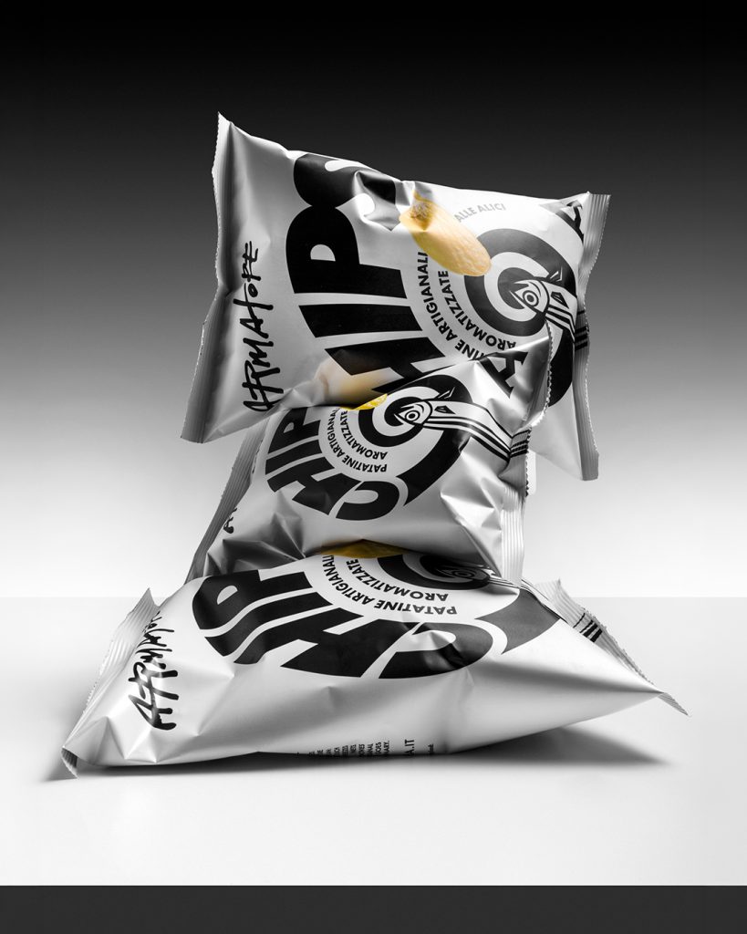 packagings's tweet image. Most #snackpackaging tries to sell you the flavour before you open the bag. 

Armatore does the opposite.

packagingoftheworld.com/2026/04/armato…

#packagingdesign by Lettera 7