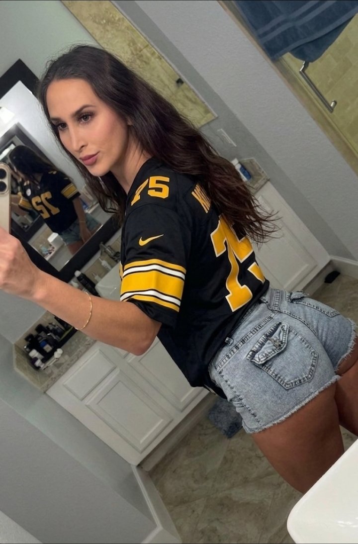 EjehM18859's tweet image. I’m Grace, single and ready for something real—not games.
I want a man who knows what commitment means.
Where are the serious ones at? 👀
#Single #Dating #SeriousRelationship #Love #LookingForLove