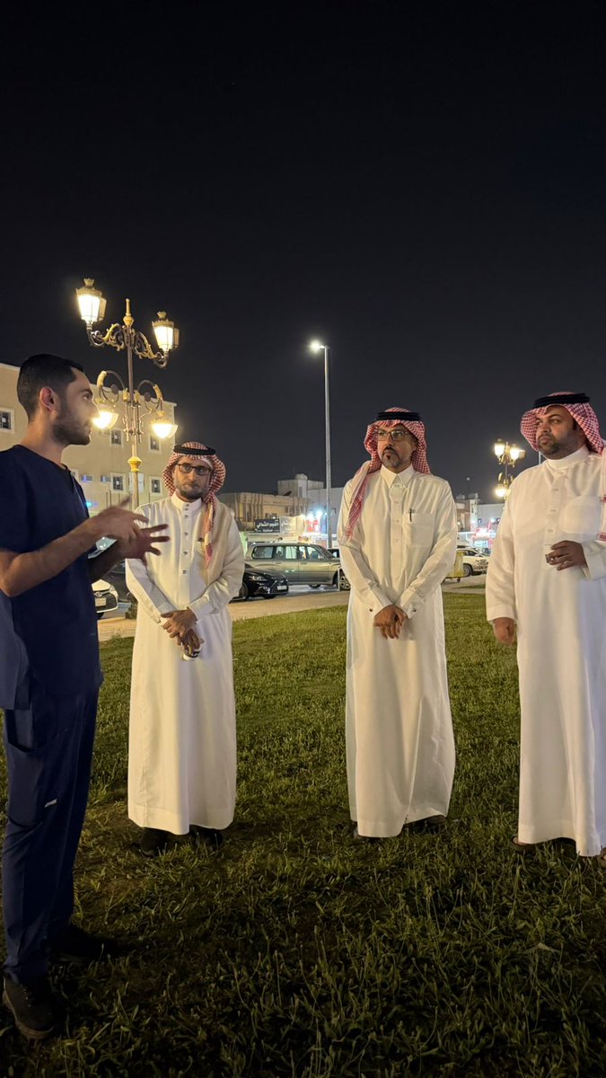 بحضور سعادة عميد كلية الصيدلة د/ بندر بن ذياب العنزي، أقامت الكلية الفعالية التوعوية والتثقيفية في حديقة المحمدية بمحافظة رفحاء، تزامنًا مع أسبوع البيئة، بهدف تعزيز الوعي البيئي والصحي، وترسيخ مفاهيم الاستدامة، وتشجيع الممارسات المسؤولة تجاه البيئة والموارد الطبيعية، بما يعكس دور