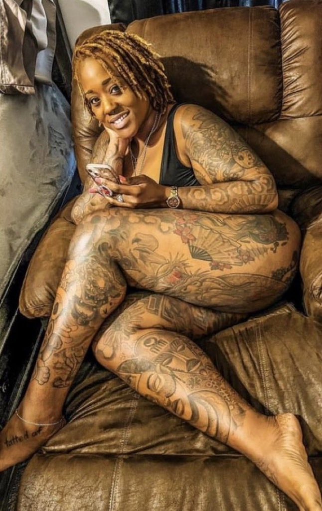 na_praise's tweet photo. Can you smash a girl with this much tattoo on her ? 🤔 https://t.co/RLZmGbKgjn