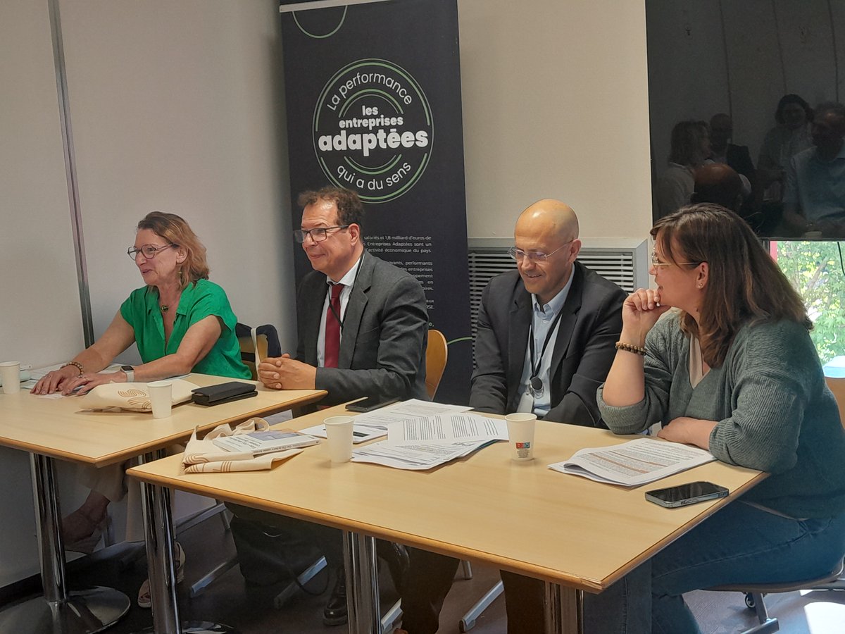 PrefAquitaine33's tweet image. #Handicap🦽| Bachir BAKHTI, préfet délégué pour l'égalité des chances, et Agnès MOTTET, sous-préfète de #Blaye et référente départementale handicap-inclusion, ont été accueillis par Pamela BRYANT, présidente de l'Union Nationale des Entreprises Adaptées (@UNEA_France) à Mérignac