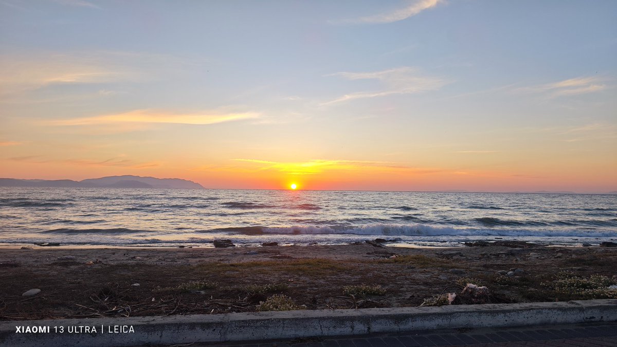 Contractor09's tweet photo. @kkdimitris @kadirberkayeser @Globalsurv Bak palikarya bu karşımdaki ada Samos.
Oraya gelir seni.... Anladın sen onu. https://t.co/5NeF4BGd5m