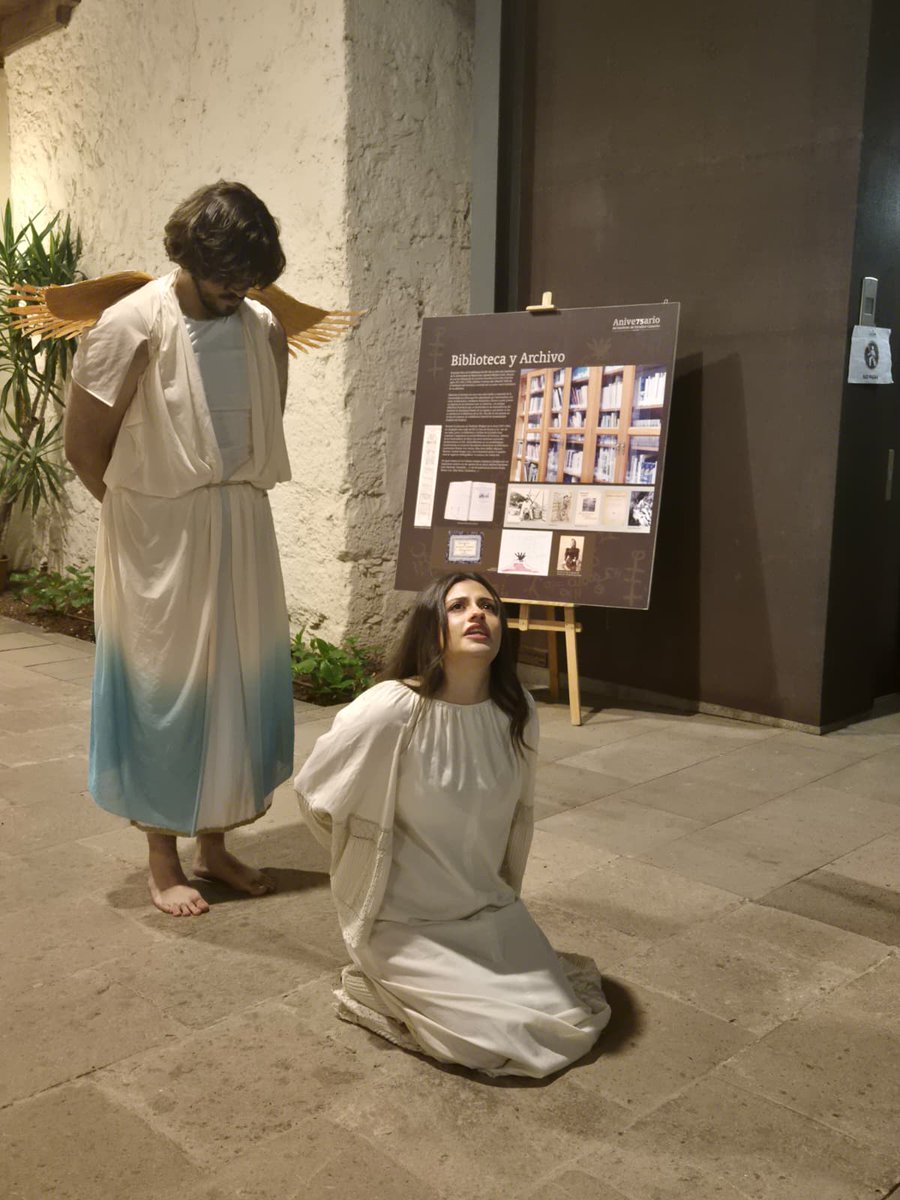 IECanarios's tweet image. 🎭Momentos del pasado martes 21 de abril, durante la representación teatral que precede como de costumbre, a la inauguración del Seminario de Estudios Medievales y Renacentistas, organizado por el IEMyR, y que cumple este año su  XXXVI edición.
#iemyr #iecan #teatro