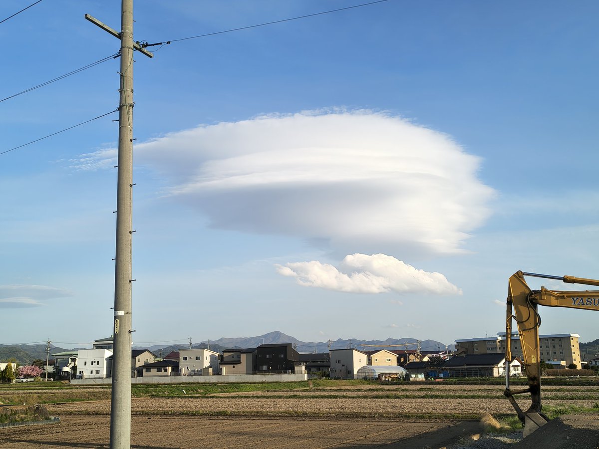 八ヶ岳の東側に大きなつるし雲！