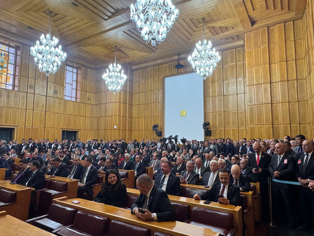 Önümüzdeki günlerde idrak edeceğimiz 3 Mayıs Milliyetçiler Günü, Türk milliyetçiliğinin var oluş tarihinde mümtaz bir mevki; mücadele hafızasında müstesna bir merhale; gönüllerde ise sönmeyen bir meşaledir.

Türk milletine mensubiyet duygusunun ne kadar derin, ülküyle aydınlanan