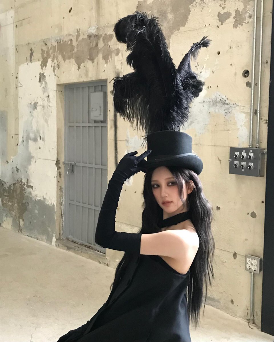 gaeulspic's tweet photo. gaeul instagram update 🖤 https://t.co/bdEEGleniD