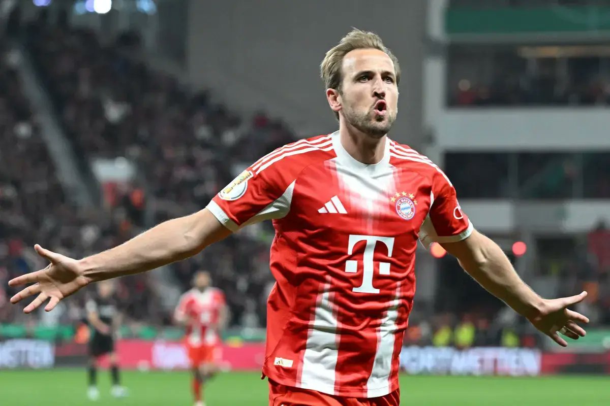 DeportesTND's tweet image. ⚽️ ¡PSG vs Bayern en directo! Semifinal de Champions promete fuego moderno: ida vibrante, talento al máximo y un choque de trenes que nadie quiere perderse. ¿Quién se lleva la ida en París? 🔥 #Champions #FútbolColombia