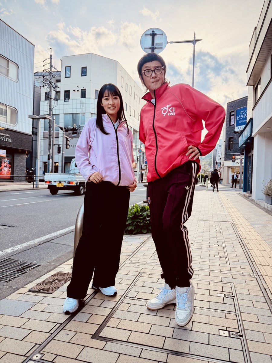 本日はずくだせテレビのロケ！

ひっさしぶりに惠理ちゃんとのロケっす！いゃー惠理ちゃんがまわしてくれるから、おじさん自由で楽しい楽しい！

そしてこの写真、本物のモデルと、モデル気取りのアゴの差がでてまっす（笑）5/6オンエア予定なにとぞ！

そこんとこなにとぞ。。

#ずくだせテレビ