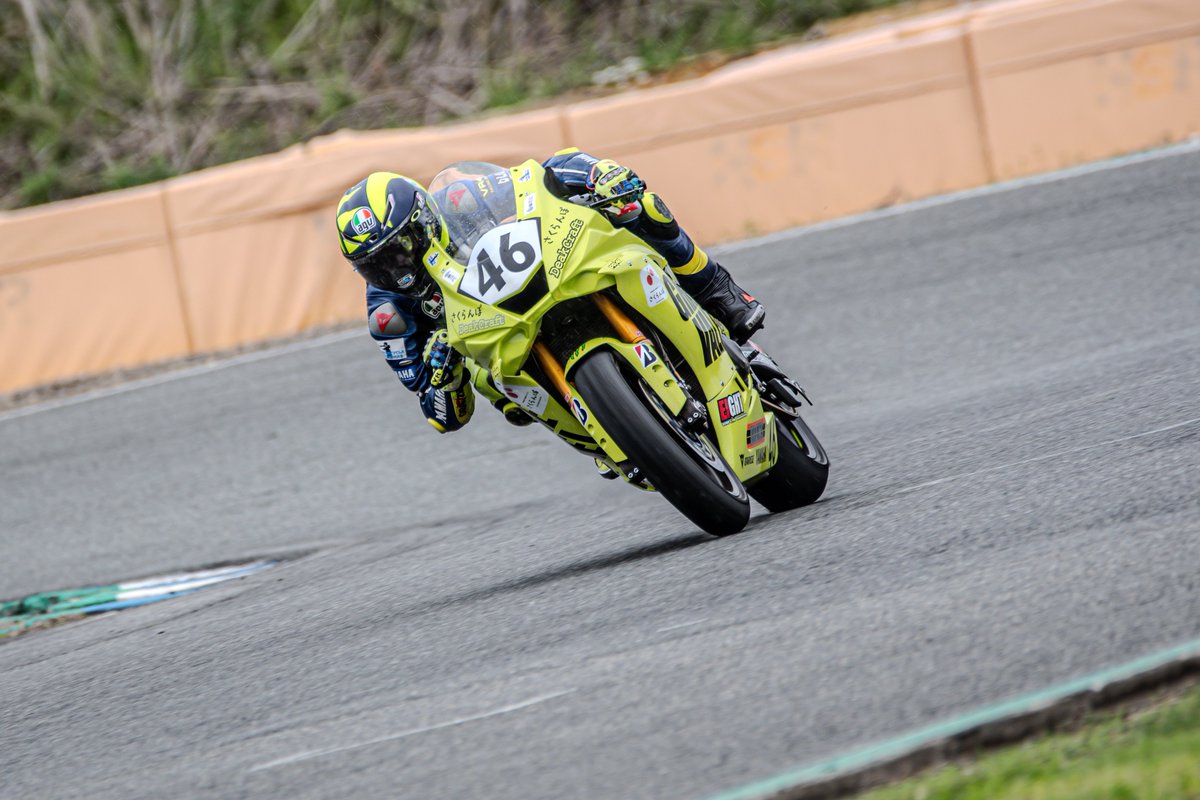 VR46_YZRM1's tweet photo. 5/10 POLISPAロードレース選手権AP戦🏁
タイスケ↓
https://t.co/QWwAZLV7LB
昇格後の初レース！
チームやスポンサー様に恩返しできるように頑張るで😤
📸@juryujuryujoru 
#VR46
#AGV
#ダイネーゼ
#YAMAHAが美しい
#YZFR6
#SKMotorcyclePhotoWorks https://t.co/eDP0tAUYC4