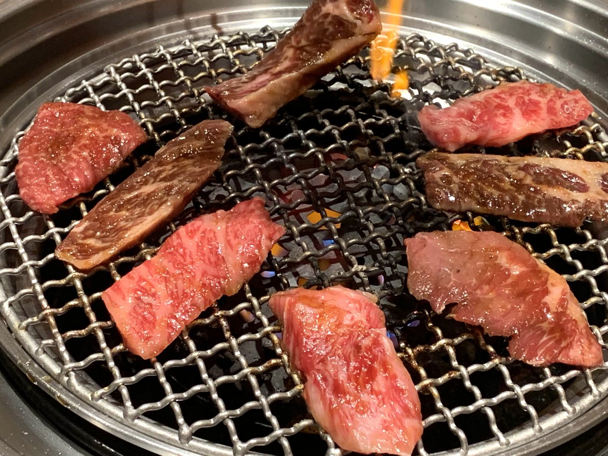 ＠もつ tweet media