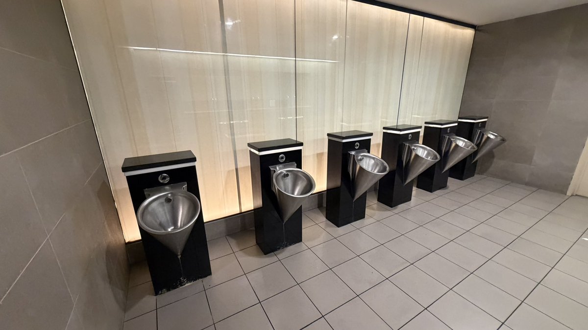 masa198858's tweet image. （Day7）QueensTown

再び女王様の街へ👑
とりあえず食べたかったものを爆食😋

ほんでトイレがイケてる！

#TravelDiary
#BucketList
#WanderOften
#OnTheRoad
#QueensTown
#ホーキーポーキー