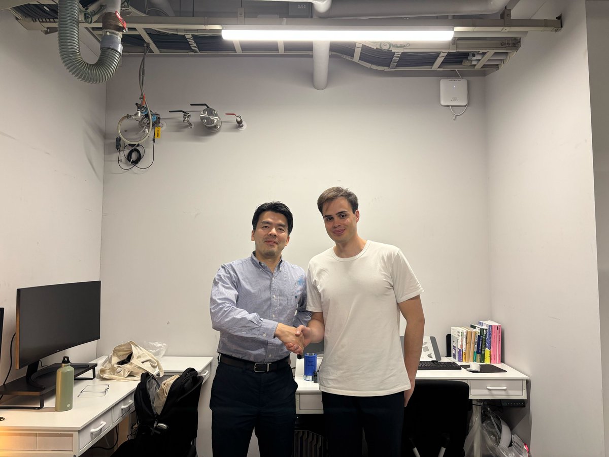 nmdl_mizo's tweet photo. スペインから7か月間滞在してくれたPol君の送別会を行いました! Thank you for joining us, Pol‑kun. Let’s keep in touch, and hopefully see you again soon! Good luck with your final defense. We really hope you earn your PhD and start an exciting new journey in scientific research!!! https://t.co/Bx6fggIL19