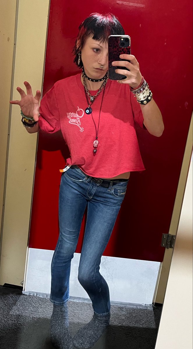 hangedmansbones's tweet image. GUYYYYSSSD I GOT THE PERFECT PAIR OF JEANS!!! #edtwt #thinspo