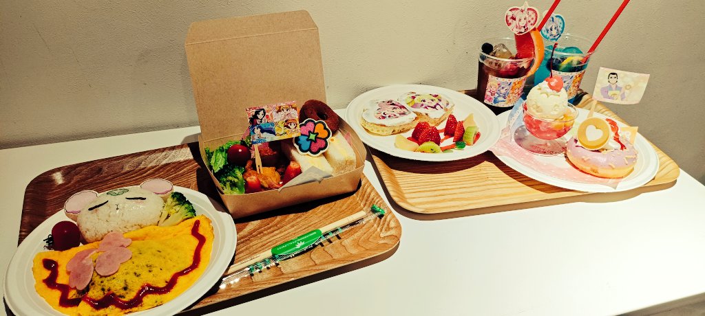 3939tabekake's tweet photo. 世代すぎて令和のリバイバルブームに感謝
立ち食いタイプのコラボカフェ初めて https://t.co/4m62wNZSD1