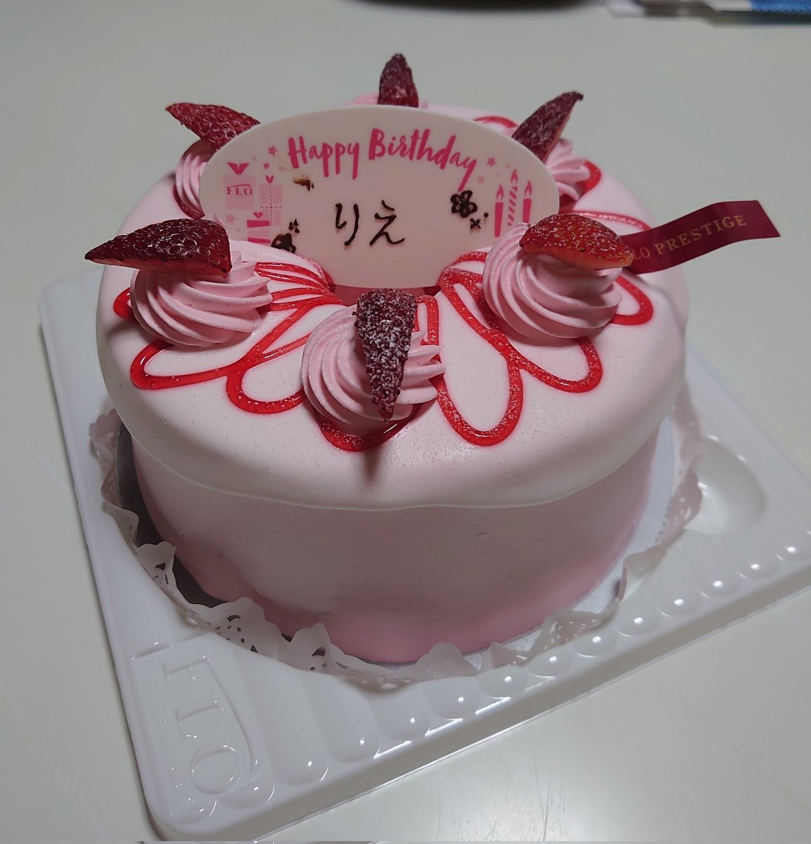move_no's tweet photo. ラスト３０代
ほとんど私が食べるが
母親がケーキ買ってきてくれた！
39～ https://t.co/Vc6uJ2wuGt