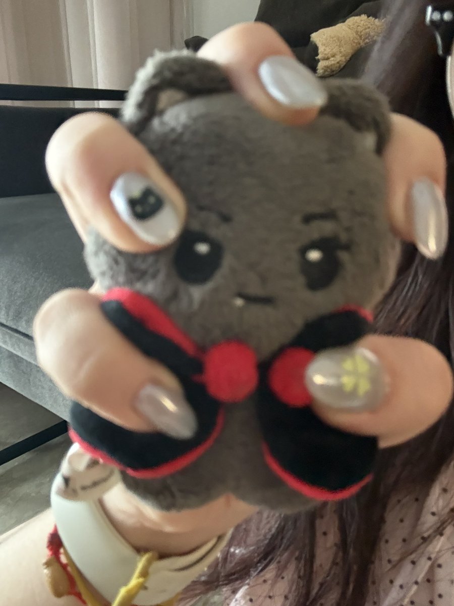 jjongchae_'s tweet photo. nails are done HEHE #imgraduating https://t.co/J2EsmVPO0L