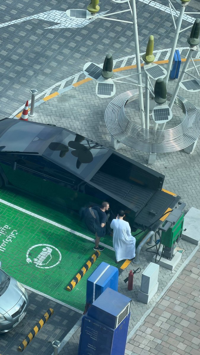carexpert_de's tweet image. Here’s the bomb @Tesla &amp;amp; @TeslaCharging dropped into the EV charging market, other OEMs are afraid of!  The first official CCS2–NACS charging adapter! #NACS Tesla owners will finally be able to use their vehicles everywhere in the world but for mainland #China!