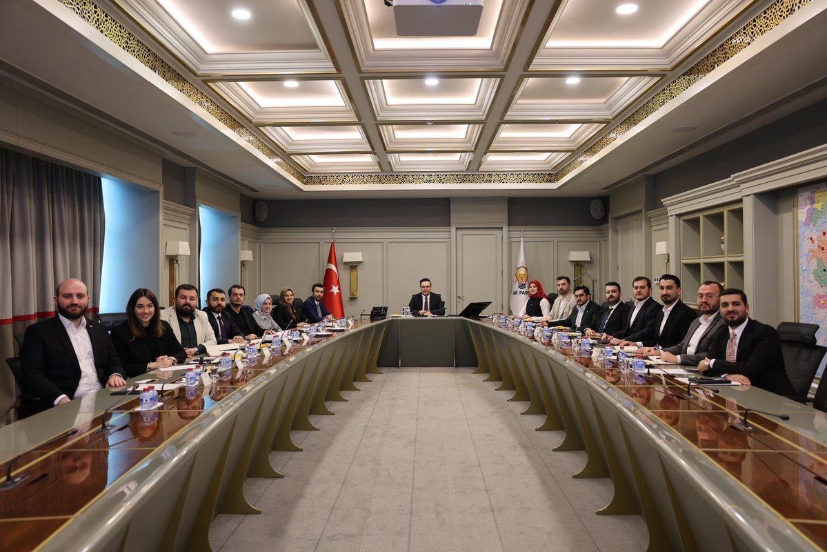 📍AK Parti Genel Merkezi

Genel Merkez Gençlik Kolları olarak Merkez Yürütme Kurulu (MYK) toplantımızı gerçekleştirdik.