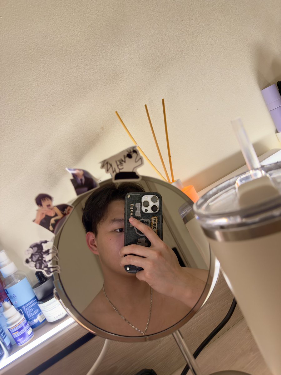Partofstev's tweet photo. Suka banget ama kaca ini arghhh https://t.co/tvKzmMU6AN