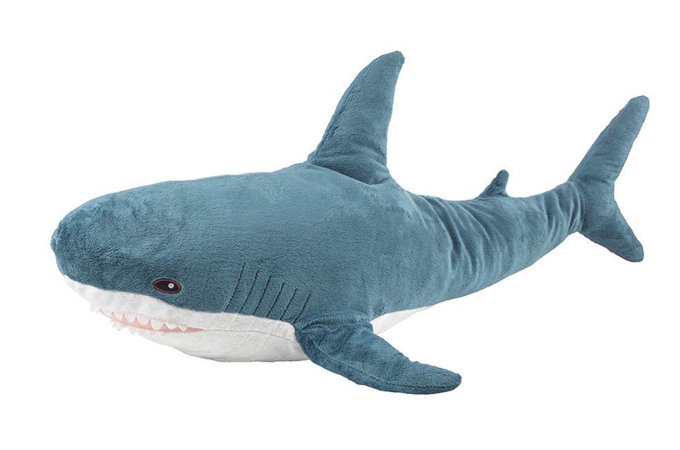 lifte_official's tweet image. 🇸🇪 岡山県初出店となるイケアがついにオープン！🎉

厳選された約950点のアイテムに加え、ルームセット展示も楽しめる新スポット✨

さらにIKEA Familyメンバー限定で、人気のサメのぬいぐるみ「BLÅHAJ」が特別価格に🦈

#スウェーデン #IKEA

lifte.jp/20260428-2/