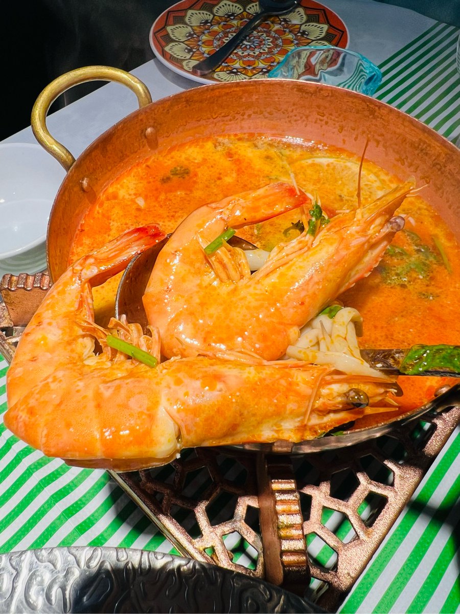 66d6284eaf754d7's tweet image. Savor the zing of Thai Green Curry! Creamy coconut milk, fresh basil, and tender veggies simmered to perfection—your taste buds are in for a tropical escape.  #ExoticEats #ThaiCuisine #FoodLovers