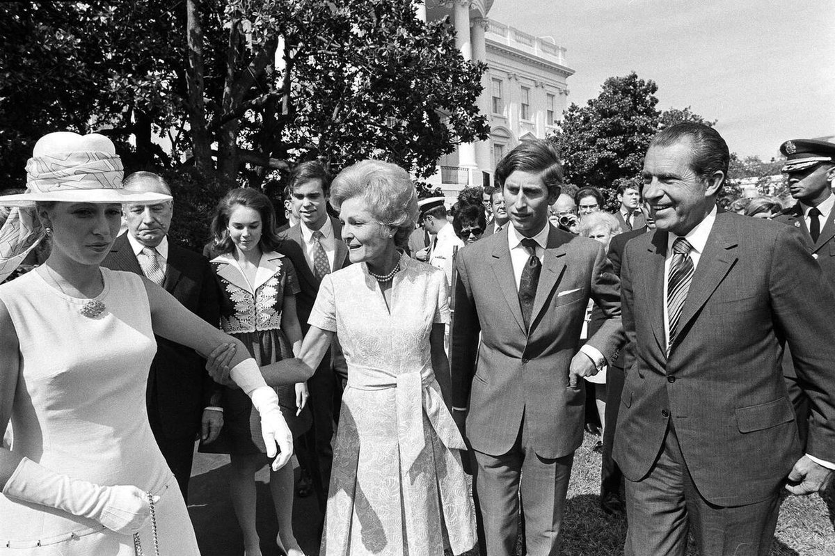 sarahdiaryz's tweet image. #throwback The Prince of Wales, 21, later King Charles III, and Princess Anne, 19, later The Princess Royal, visit the White House on July 18, 1970 in Washington, DC, United States, and were welcomed by Richard Nixon, the President of the United States.
