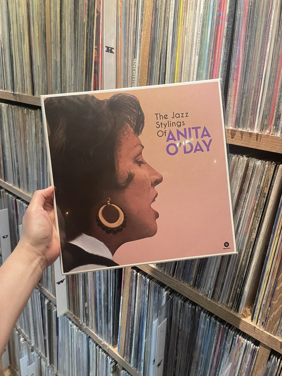 ★Opening Song★
Honeysuckle Rose / Anita O'Day
from『The Jazz Stylings of Anita O'Day』（1966）