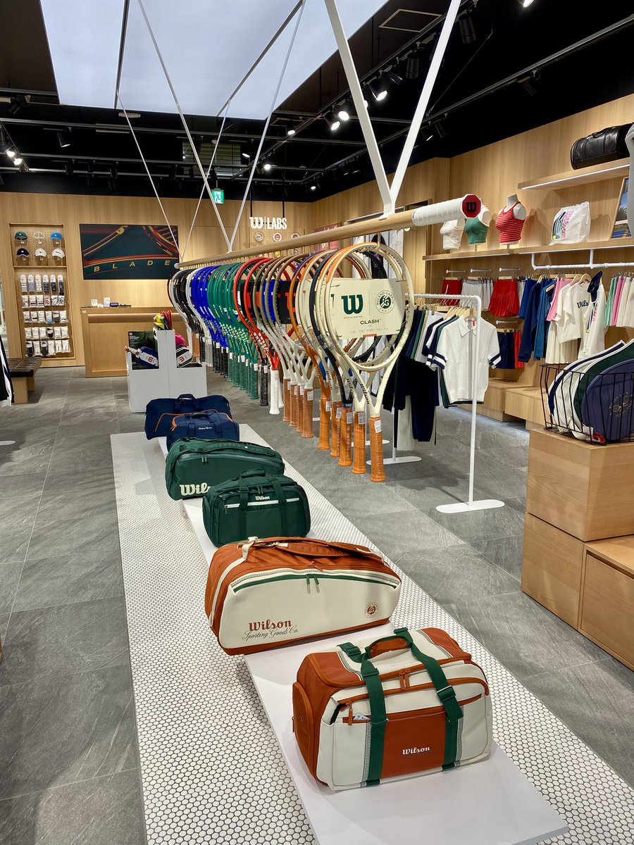 was_haneda's tweet image. アーバンドック ららぽーと豊洲にオープンした
Wilsonブランドストアに行ってきました🎾

豊洲店限定アイテムもあり、
おしゃれで魅力的なアイテムが揃っています✨

ぜひ一度足を運んでみてください！

#アーバンドックららぽーと豊洲 #wilson #アパレル
#スポーツウエア