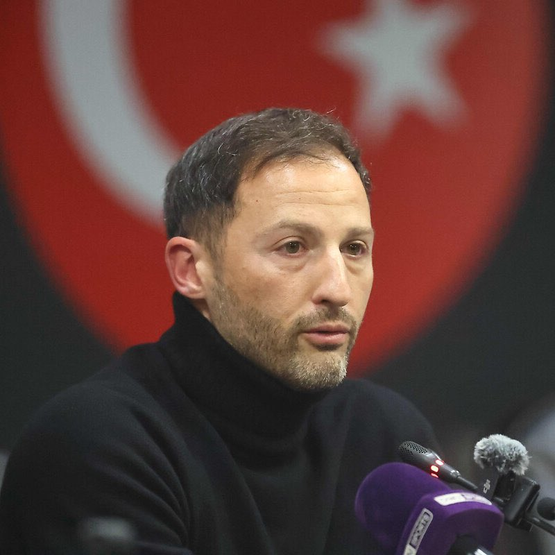 BerlinerFener's tweet photo. Ne şampiyonluk umurumuzda ne de derbi! Biz, bize gerçek Fenerbahçe'yi izletebileceğine inandığımız, sevdiğimiz, bizimle dertlenen bizimle gülen, hasta yatağında Fenerbahçe'yi düşünen Tedesco'yu geri istiyoruz. #HocamızıAlamazsınız https://t.co/w3wHYkQvLs