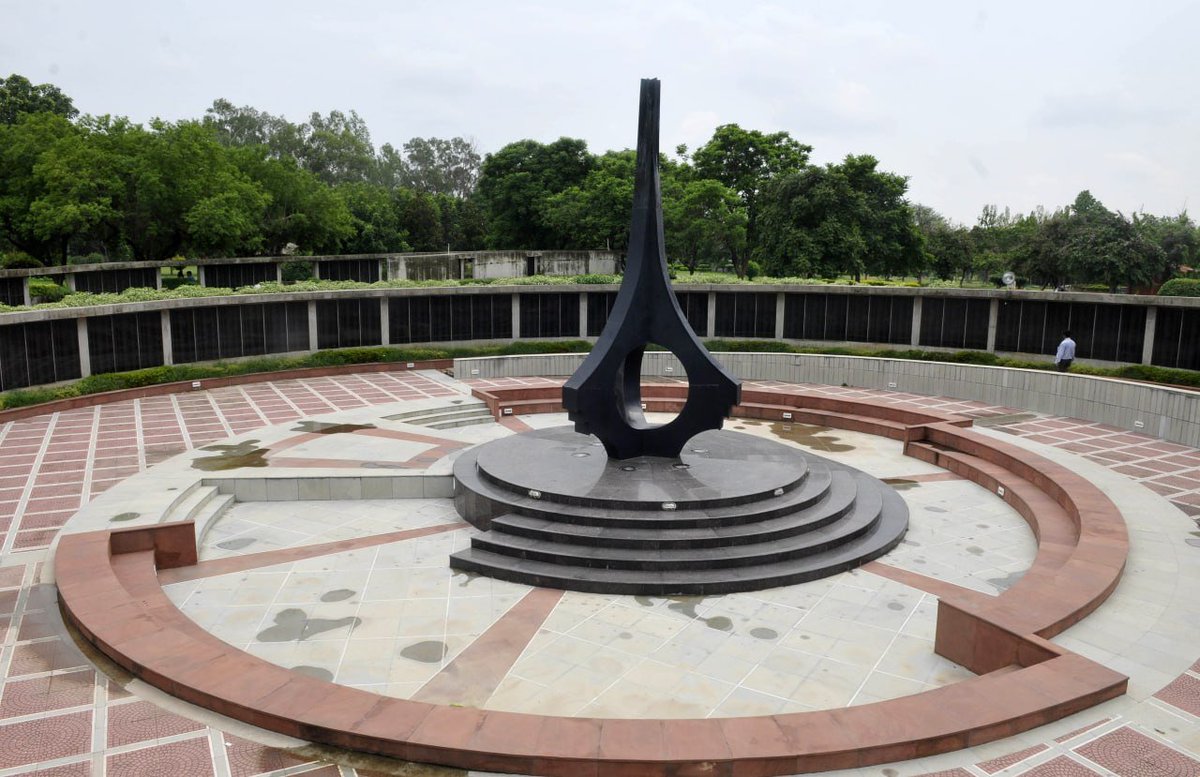 Tourism_of_CHD's tweet image. What a beautiful memorial this is! 

#chdtourism #chandigarh #warmemorial #sec3